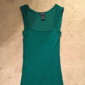 Wet seal Size Small.